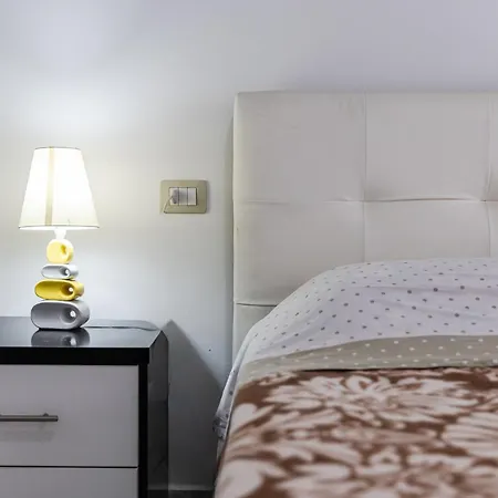 Mbreti Monun Apartman Durrës