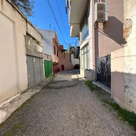 Mbreti Monun Apartment