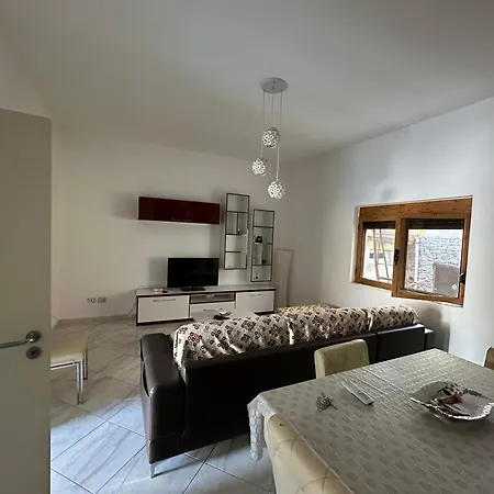 Mbreti Monun Apartment *