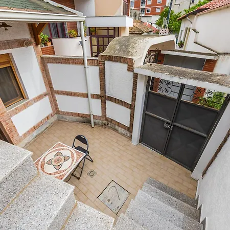 Апартаменты Mbreti Monun