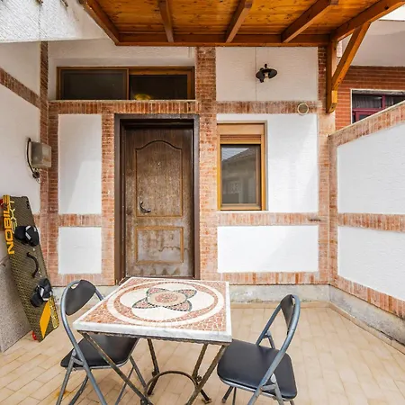 Mbreti Monun Апартаменты *