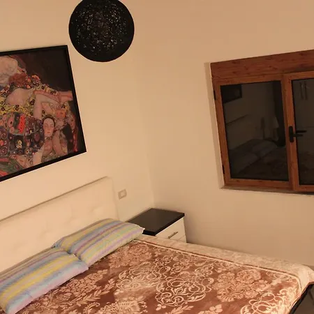 Mbreti Monun Apartment