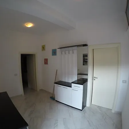 Mbreti Monun Apartment Durres